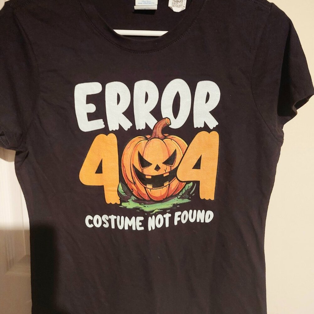 BNWOT Ladies Halloween Shirt